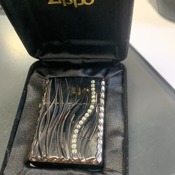 ZIPPO A-WAVECUBICBK